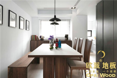 在木地板襯托下，餐廳成為一個亮點